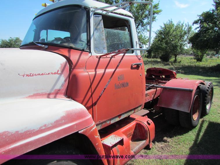 image for item G4195 1969 International semi truck