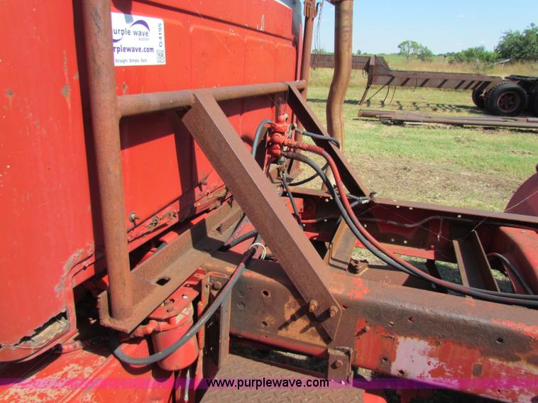 image for item G4195 1969 International semi truck