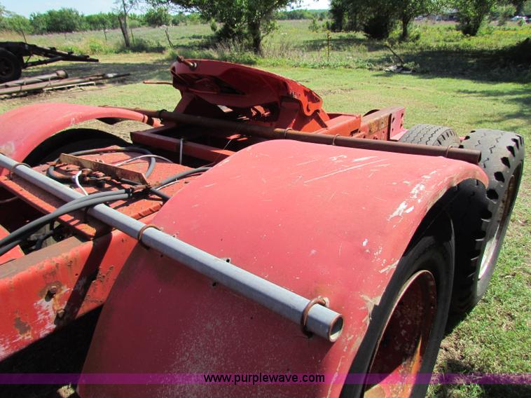 image for item G4195 1969 International semi truck