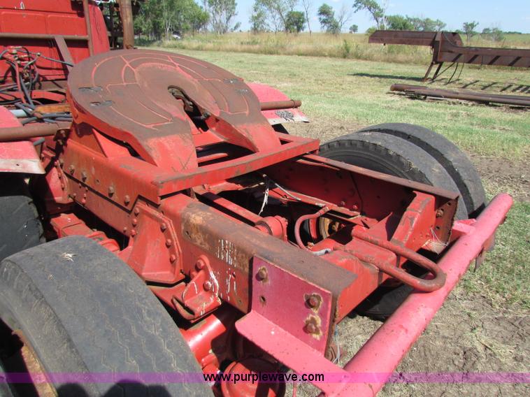 image for item G4195 1969 International semi truck