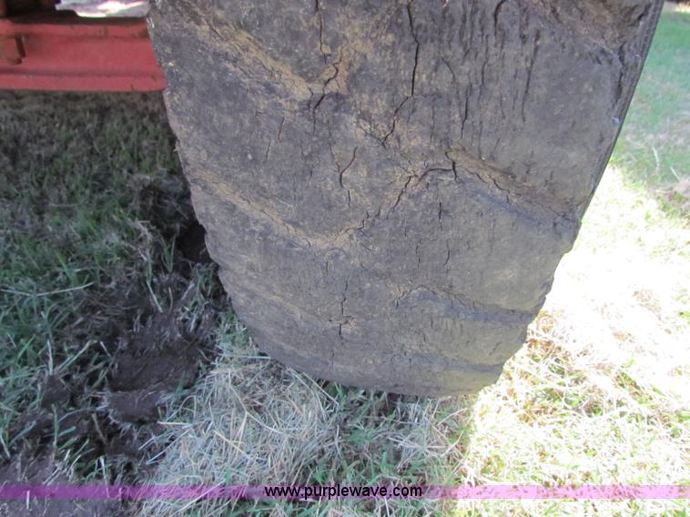 image for item G4195 1969 International semi truck