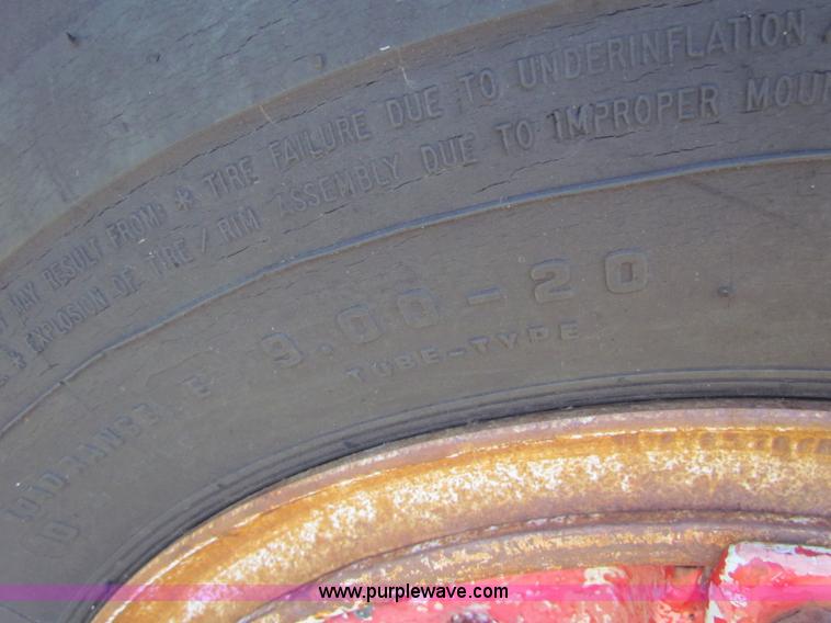 image for item G4195 1969 International semi truck