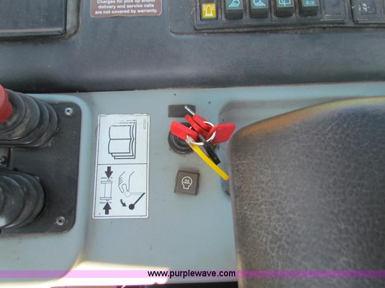 image for item G4225 New Holland LW80B wheel loader