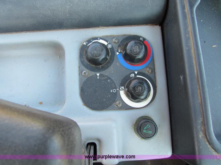 image for item G4225 New Holland LW80B wheel loader