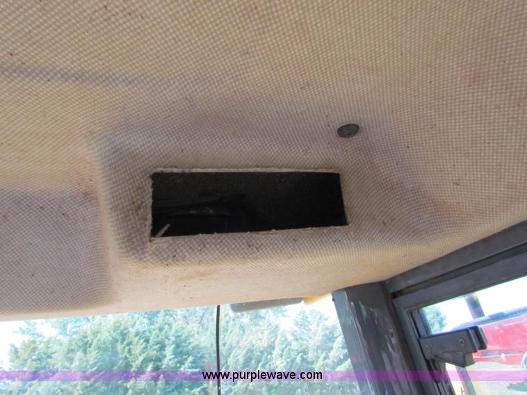 image for item G4225 New Holland LW80B wheel loader