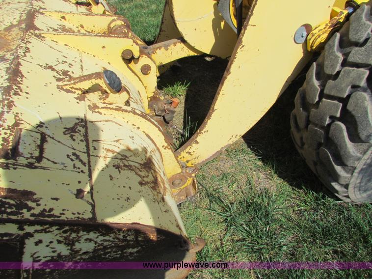 image for item G4225 New Holland LW80B wheel loader