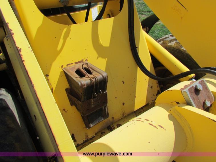 image for item G4225 New Holland LW80B wheel loader