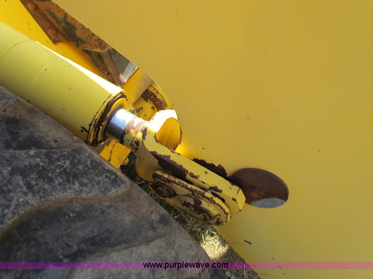 image for item G4225 New Holland LW80B wheel loader