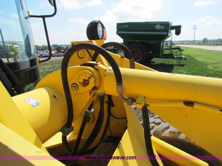 image for item G4225 New Holland LW80B wheel loader