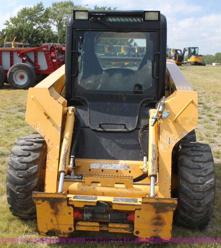 image for item G4226 John Deere 325 skid steer