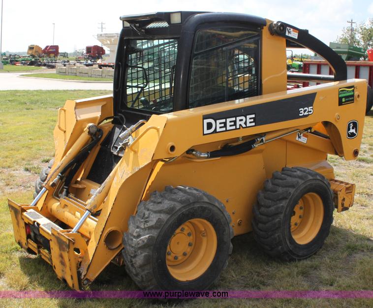image for item G4226 John Deere 325 skid steer