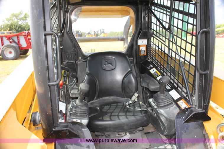 image for item G4226 John Deere 325 skid steer