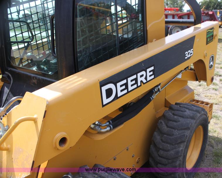 image for item G4226 John Deere 325 skid steer