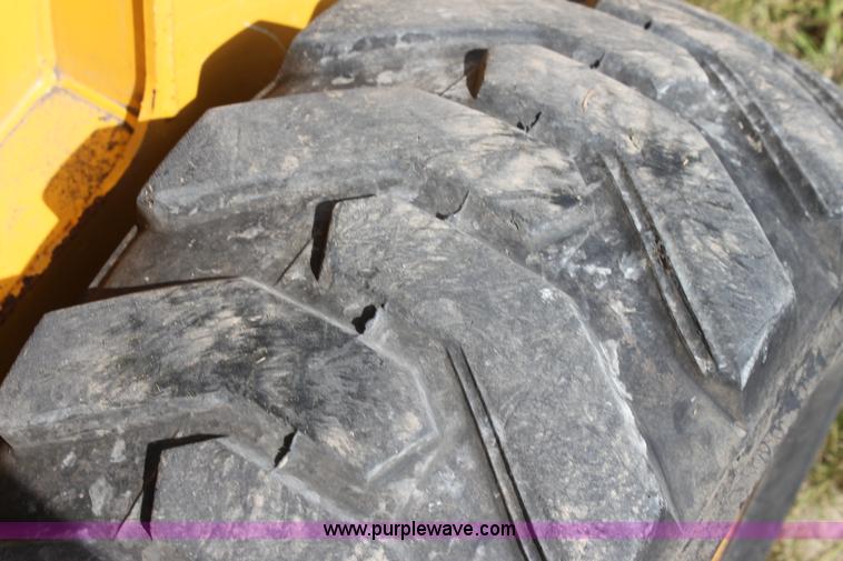 image for item G4226 John Deere 325 skid steer