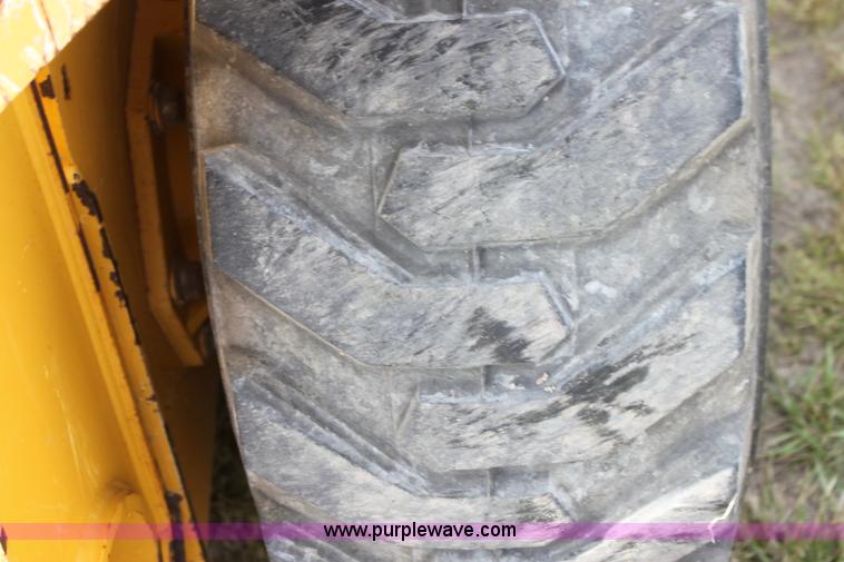 image for item G4226 John Deere 325 skid steer