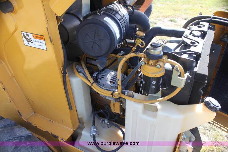 image for item G4226 John Deere 325 skid steer