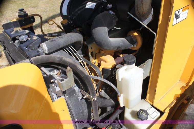 image for item G4226 John Deere 325 skid steer