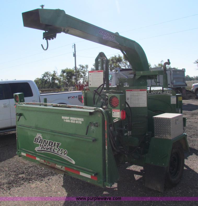 image for item G4258 Bandit 250 mobile chipper shredder