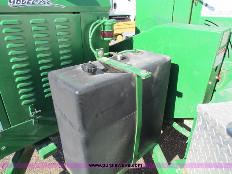 image for item G4258 Bandit 250 mobile chipper shredder