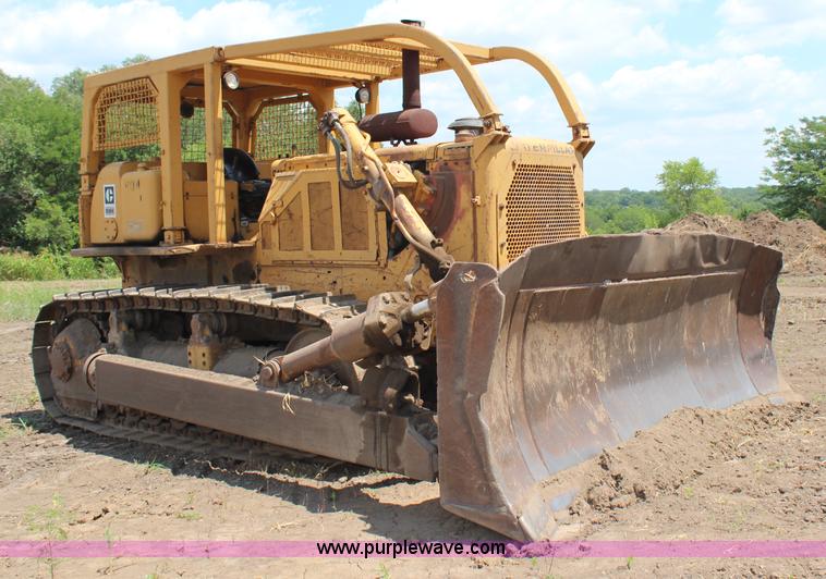 image for item G5305 1977 Caterpillar D8K dozer