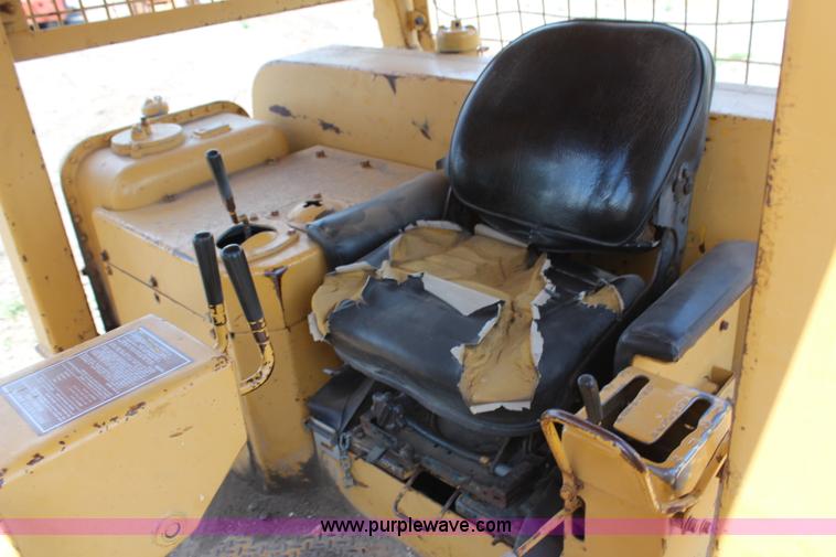image for item G5305 1977 Caterpillar D8K dozer