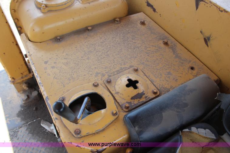image for item G5305 1977 Caterpillar D8K dozer