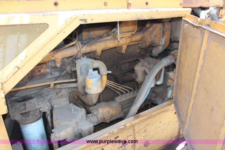 image for item G5305 1977 Caterpillar D8K dozer