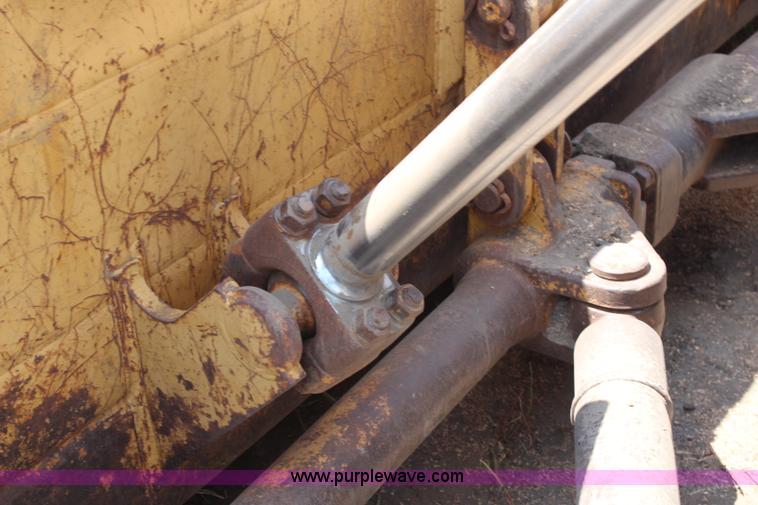 image for item G5305 1977 Caterpillar D8K dozer