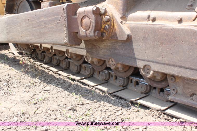 image for item G5305 1977 Caterpillar D8K dozer