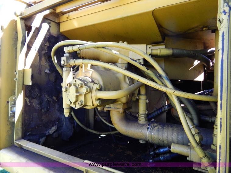 image for item H4000 1998 Komatsu PC200LC-6 excavator