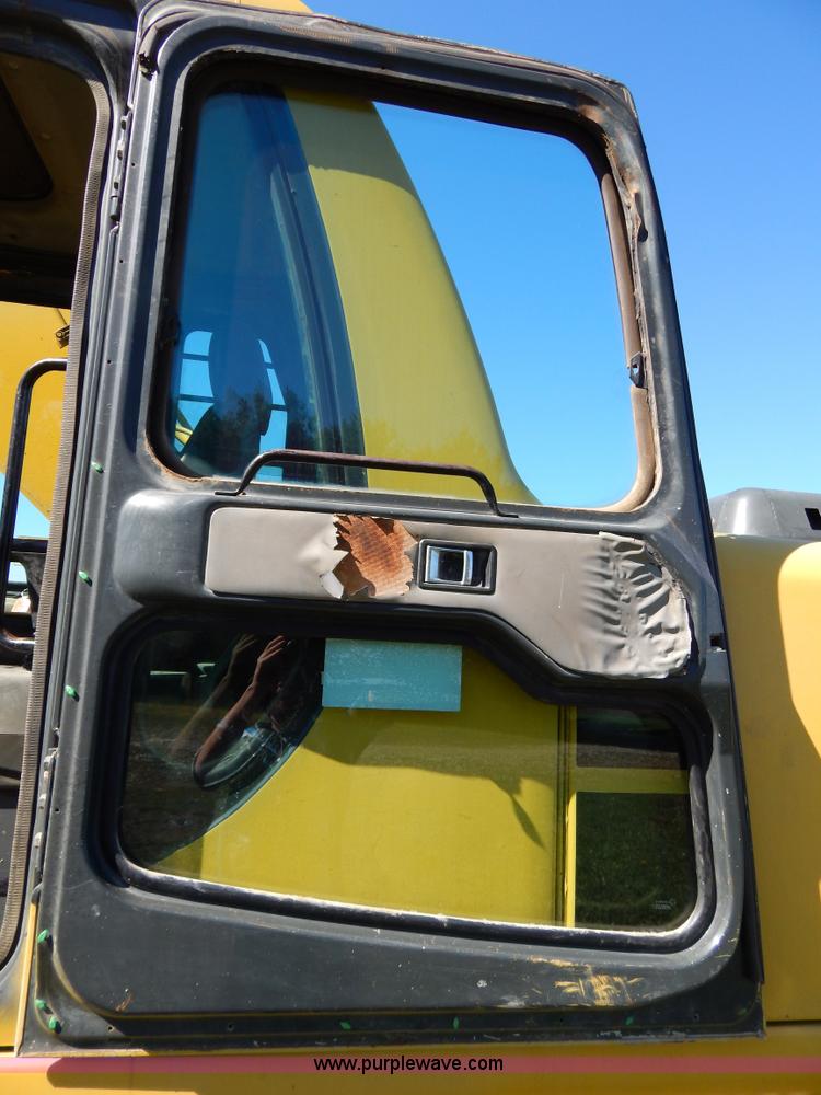 image for item H4000 1998 Komatsu PC200LC-6 excavator