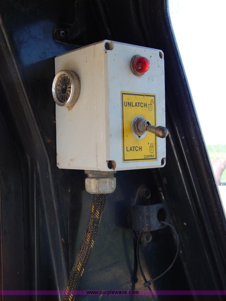 image for item H4000 1998 Komatsu PC200LC-6 excavator