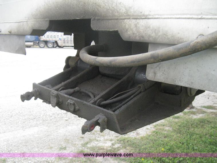 image for item H6310 1997 East end dump trailer