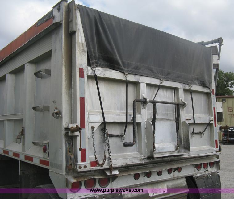 image for item H6310 1997 East end dump trailer