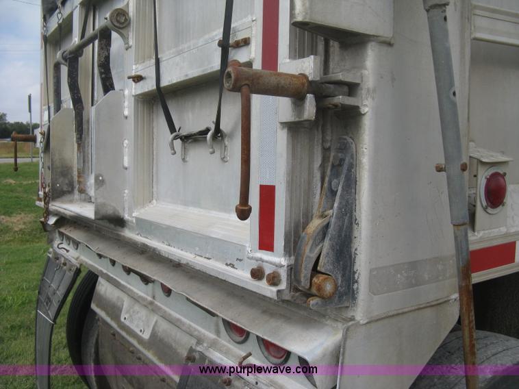 image for item H6310 1997 East end dump trailer