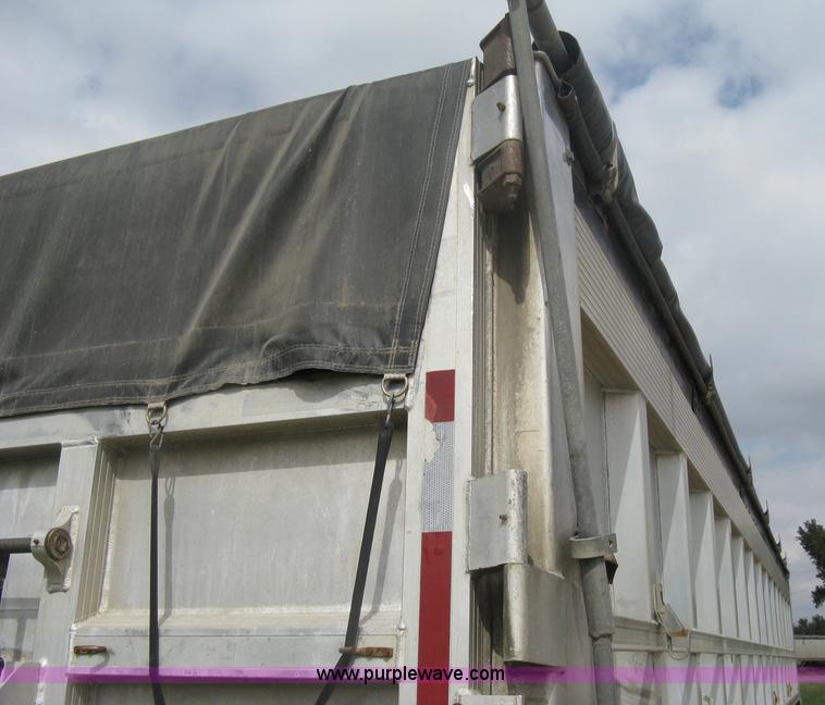 image for item H6310 1997 East end dump trailer