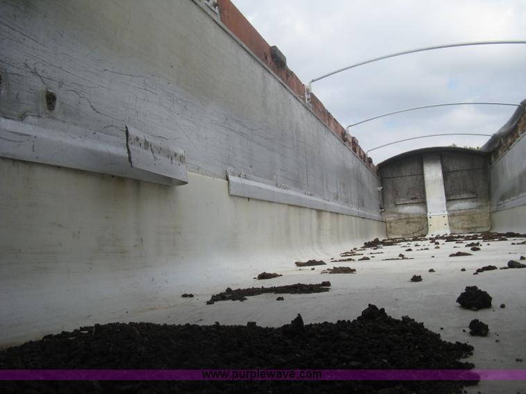 image for item H6310 1997 East end dump trailer