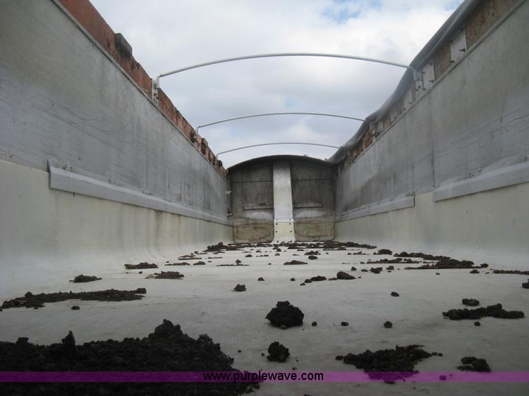 image for item H6310 1997 East end dump trailer