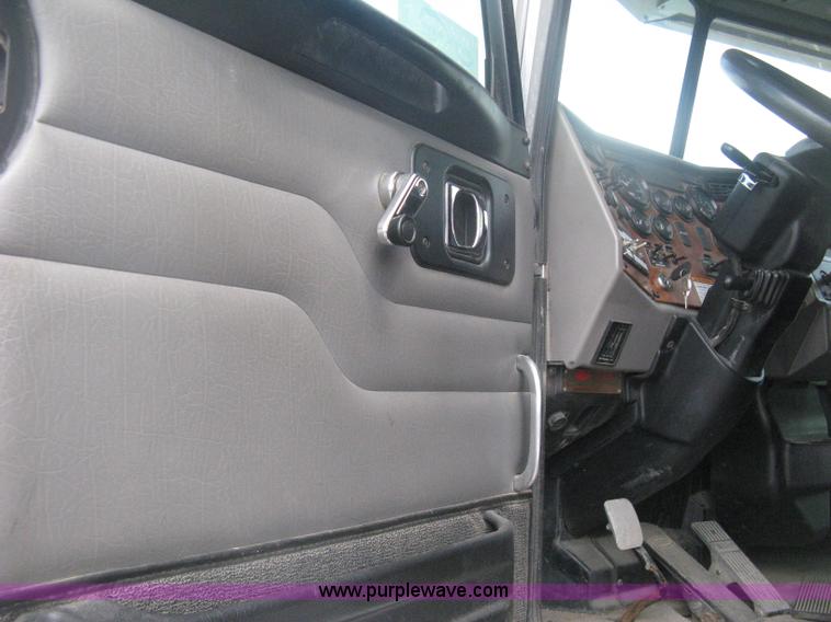 image for item H6334 2008 Peterbilt 340 dump truck