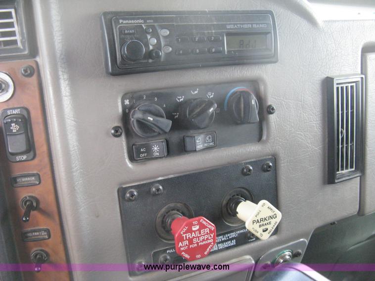 image for item H6334 2008 Peterbilt 340 dump truck