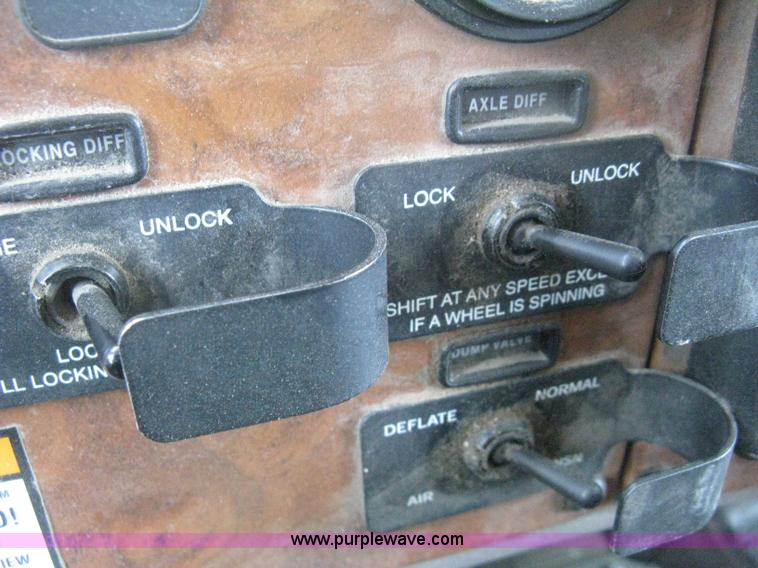 image for item H6334 2008 Peterbilt 340 dump truck