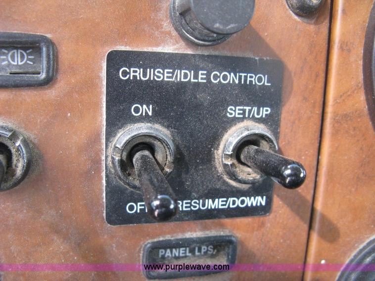 image for item H6334 2008 Peterbilt 340 dump truck