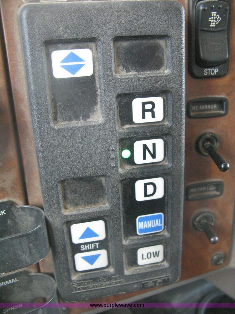 image for item H6334 2008 Peterbilt 340 dump truck