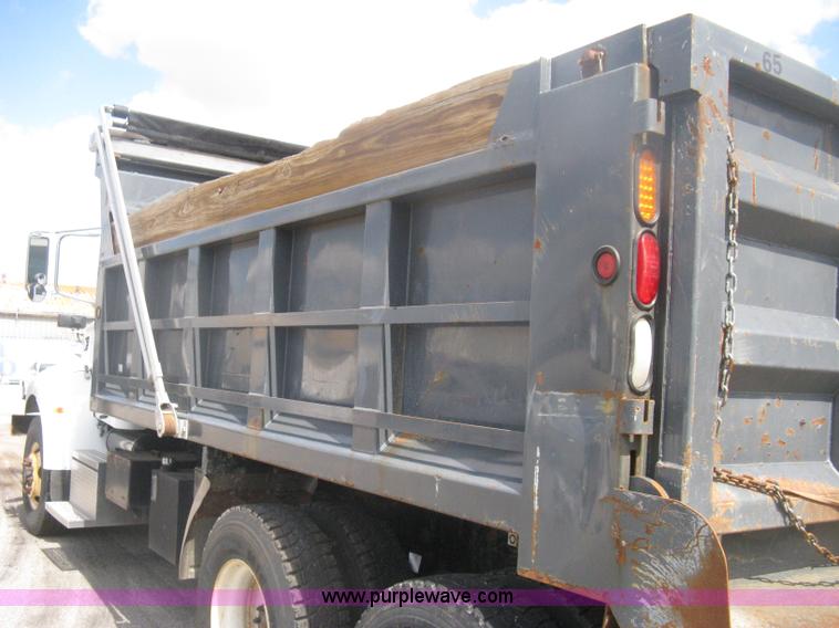 image for item H6334 2008 Peterbilt 340 dump truck