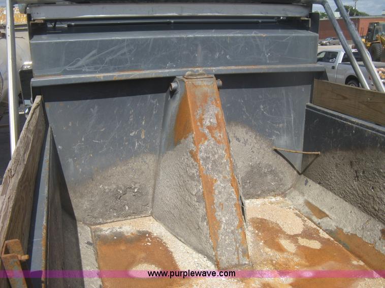 image for item H6334 2008 Peterbilt 340 dump truck