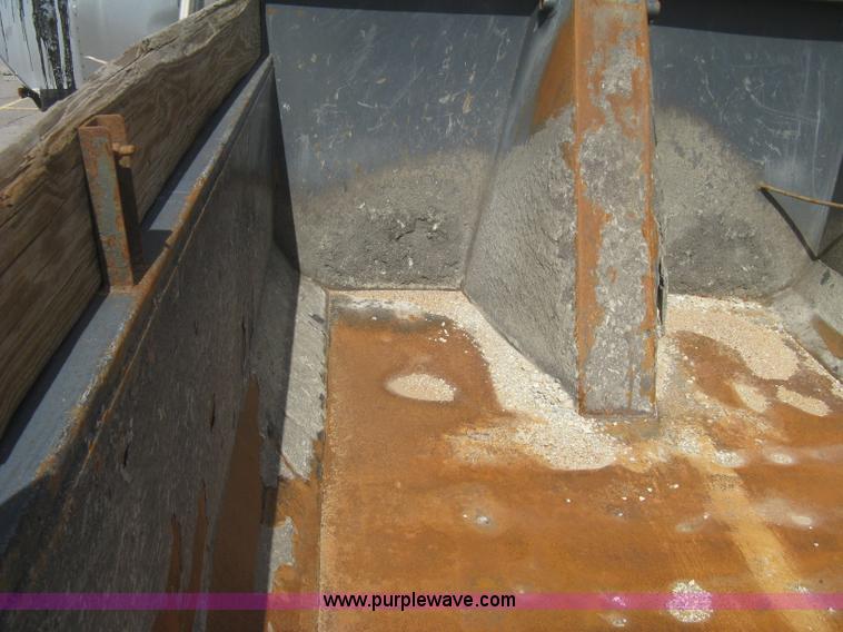 image for item H6334 2008 Peterbilt 340 dump truck