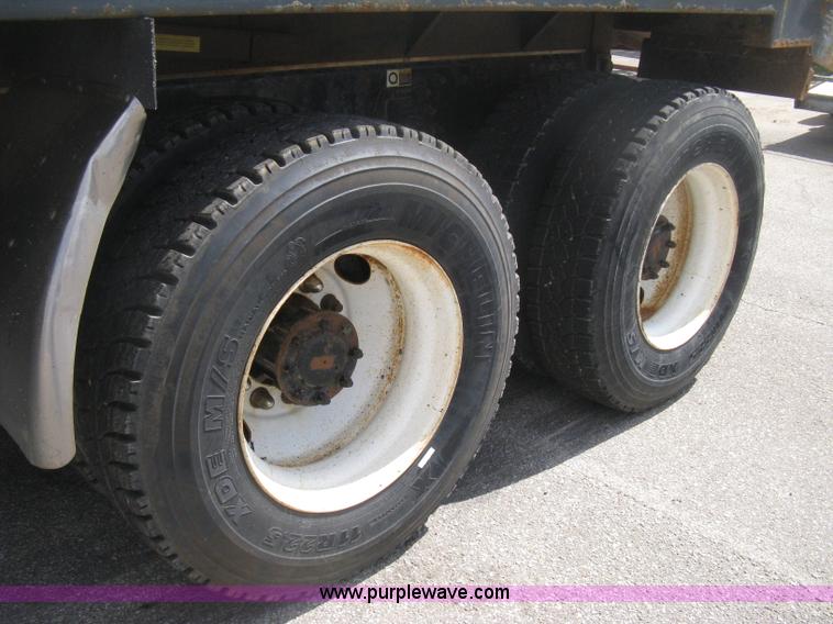 image for item H6334 2008 Peterbilt 340 dump truck