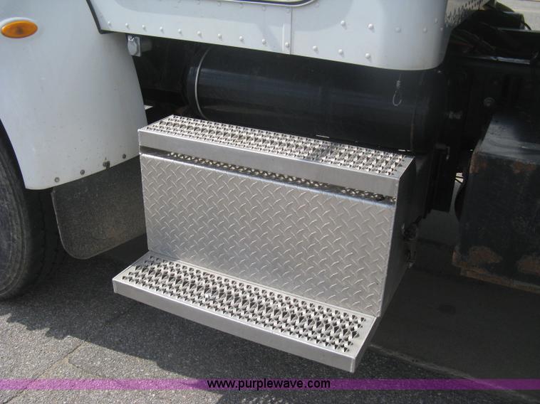 image for item H6335 2008 Peterbilt 340 dump truck