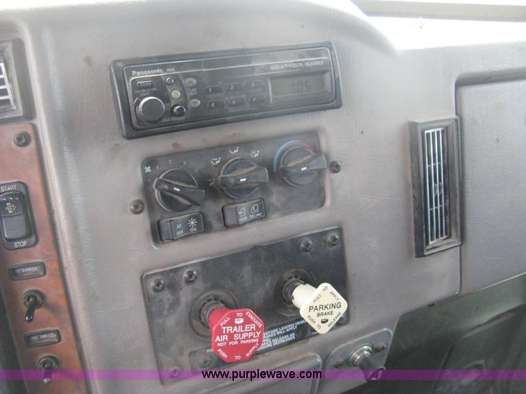 image for item H6335 2008 Peterbilt 340 dump truck