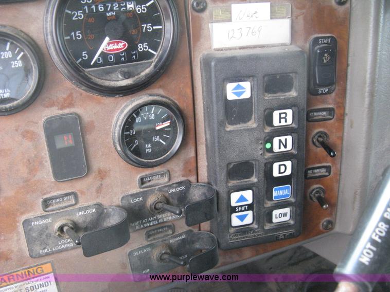 image for item H6335 2008 Peterbilt 340 dump truck